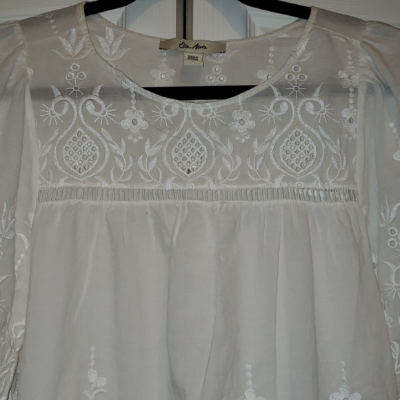 White cotton blouse - Picture 2 of 3